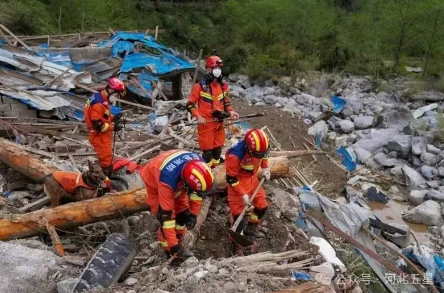 油動式大載荷長航時無人直升機——打造我國應急救援、防汛救災、森林草原消防的“新質戰斗力”！